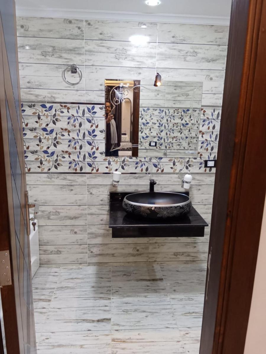 super lux furnished apartment in Al Muhandeseen with a view on the Nile - image 6