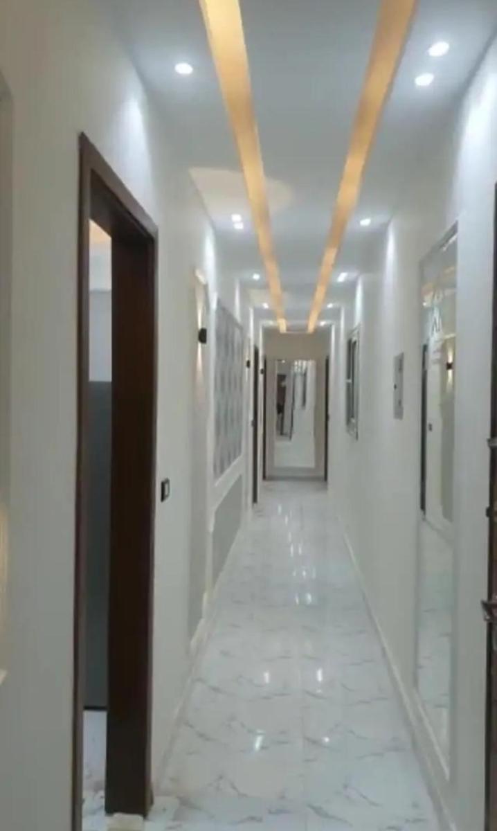 غرف و استوديوهات مفروشه و مكيفه للايجار اليومي و الشهري مدينه السادس من اكتوبر - image 7