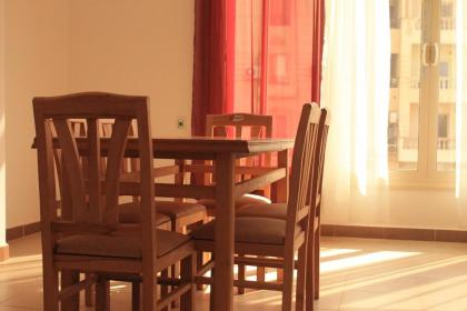 610 residents - image 7