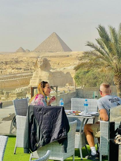 White House Pyramids inn