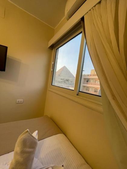 White House Pyramids inn - image 18