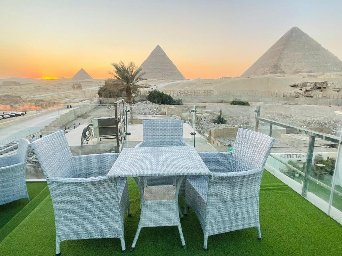 White House Pyramids inn - image 2