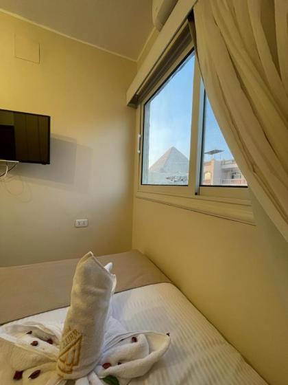 White House Pyramids inn - image 21