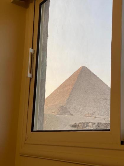 White House Pyramids inn - image 22