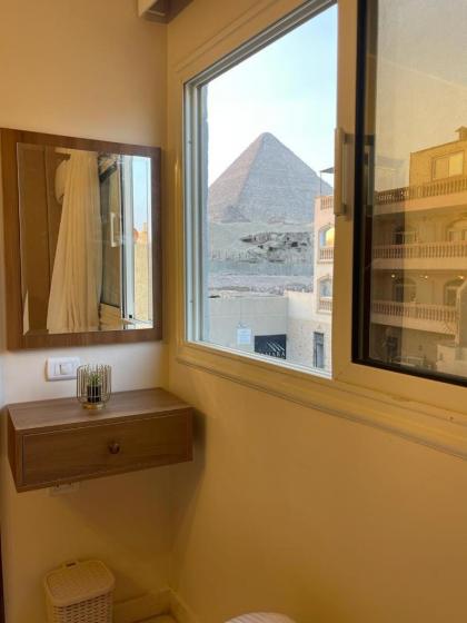 White House Pyramids inn - image 24