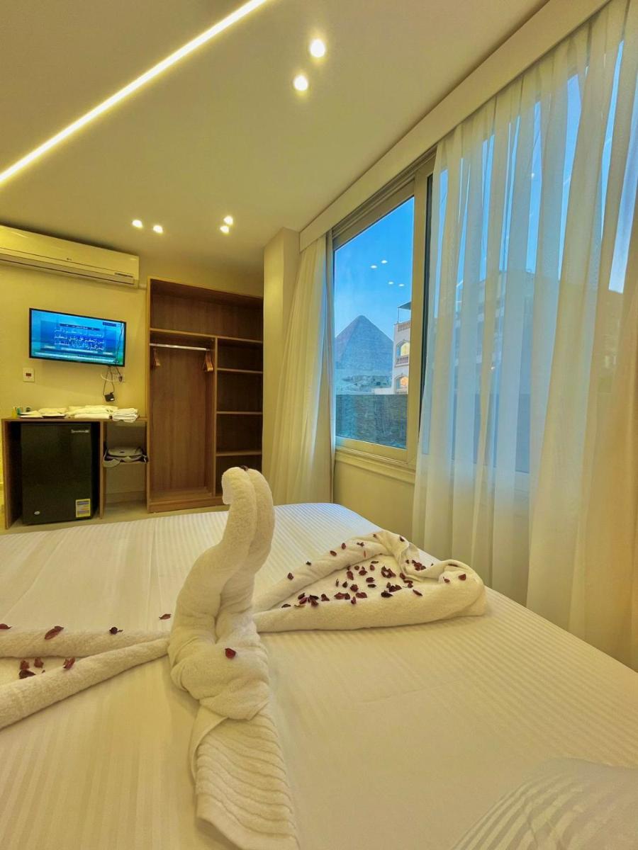 White House Pyramids inn - image 7