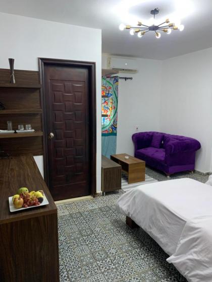 Z Pyramids Inn - image 3
