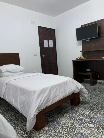 Z Pyramids Inn - image 5