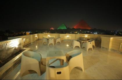 Richard Pyramids inn hotel