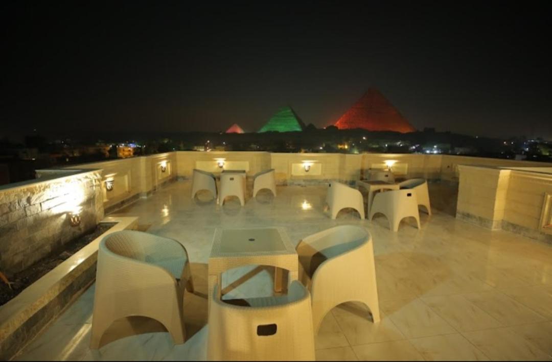 Richard Pyramids inn hotel - main image