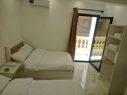 Stay of Giza Pyramids - image 15