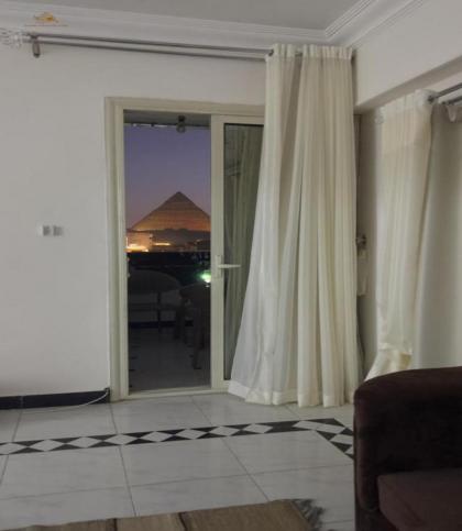 Pyramids & Sphinx View Apartment - image 2