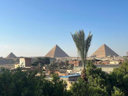 Regent Pyramids View - image 10