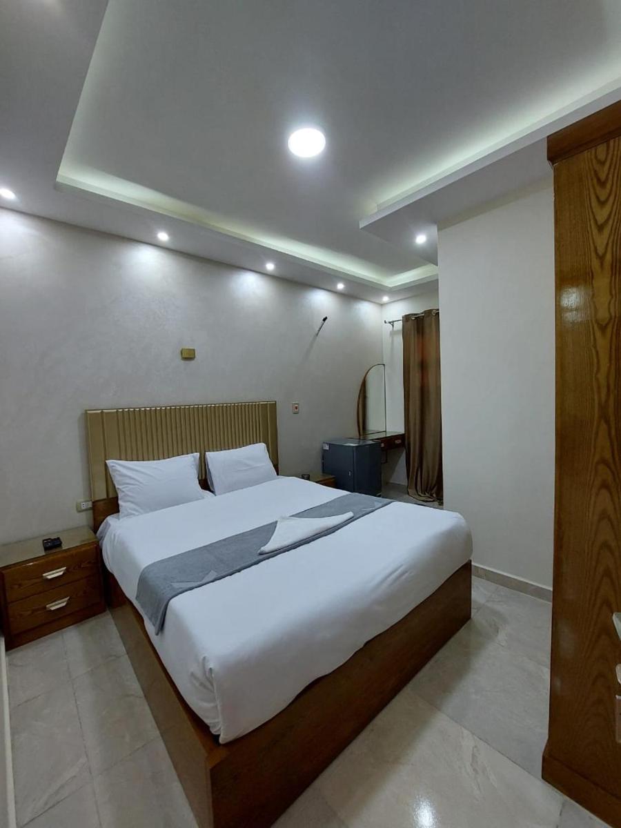 Regent Pyramids View - image 5