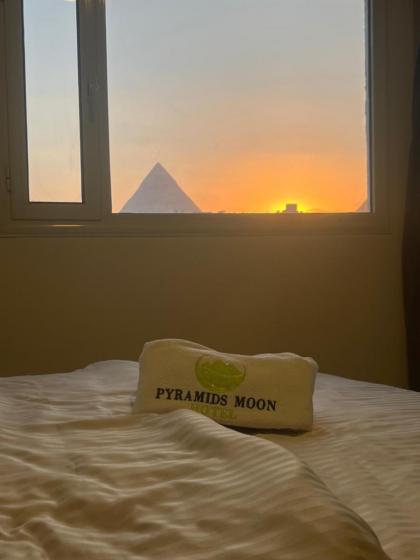 Pyramids moon view - image 5