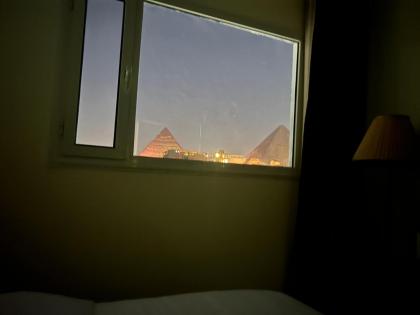 Pyramids moon view - image 6