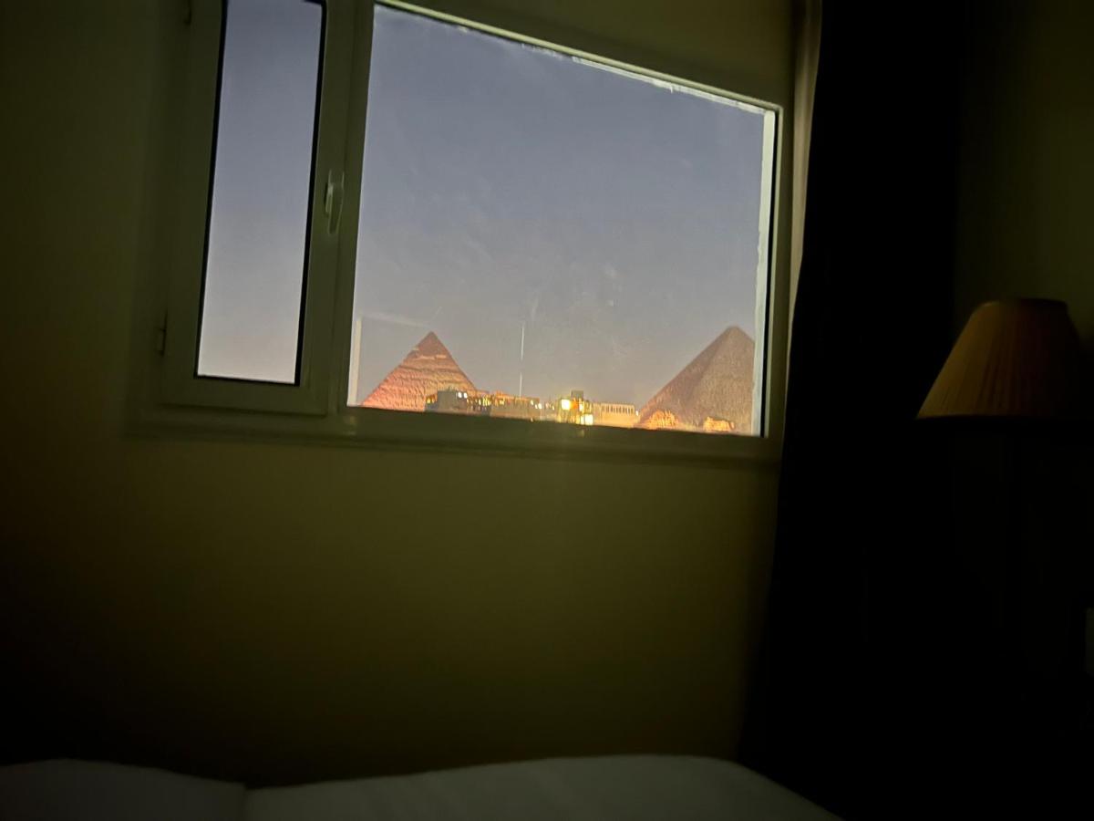 Pyramids moon view - image 6