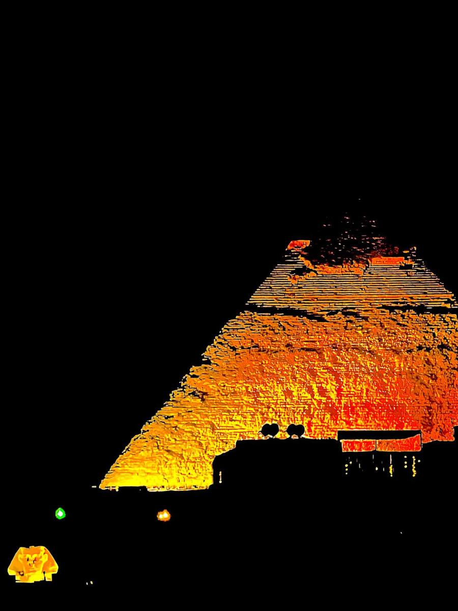 Pyramids moon view - image 7