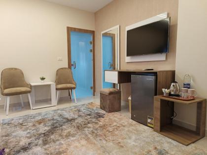 DISCOVER Pyramids inn - image 4