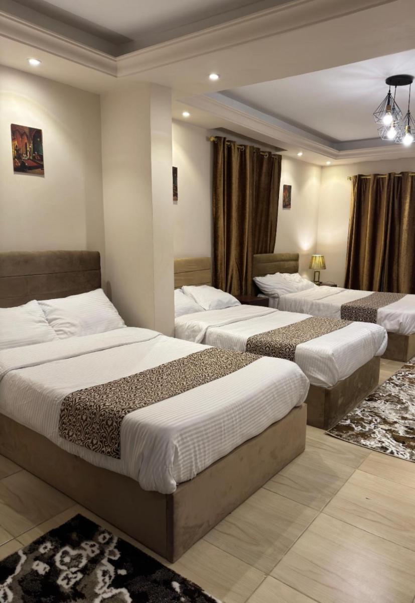 Hur Pyramids land inn - main image