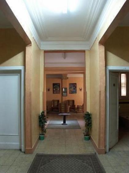 Garden City House Hotel - image 9