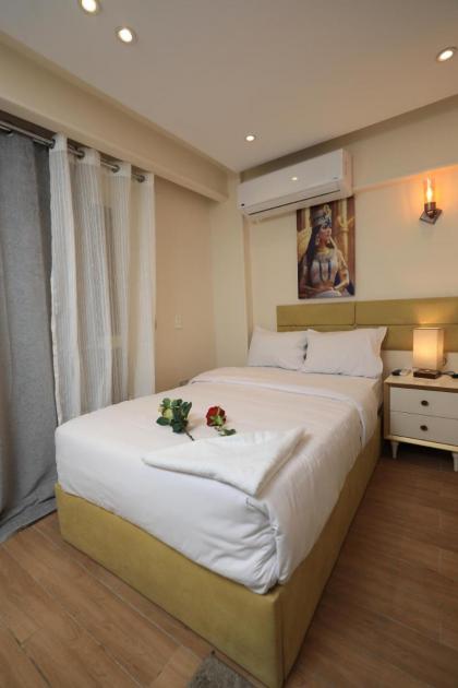 Pyramids Heart Hotel - image 27