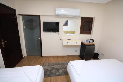 Pyramids Heart Hotel - image 4