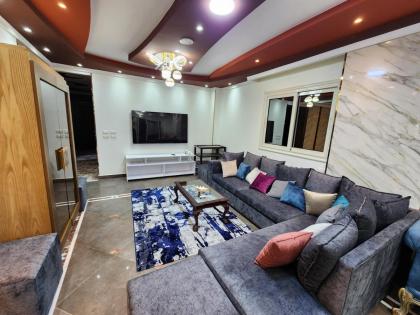 شقة فاخرة وفيو خرافى فى maadi - image 12