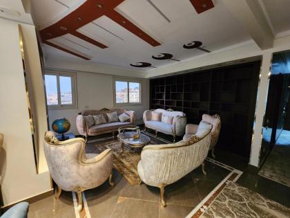 شقة فاخرة وفيو خرافى فى maadi - image 23