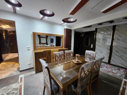 شقة فاخرة وفيو خرافى فى maadi - image 27