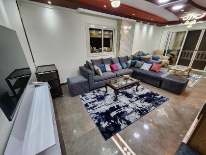 شقة فاخرة وفيو خرافى فى maadi - image 3