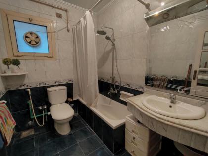 شقه مفروشه مميزه جدا لعائله بالدقي - image 3