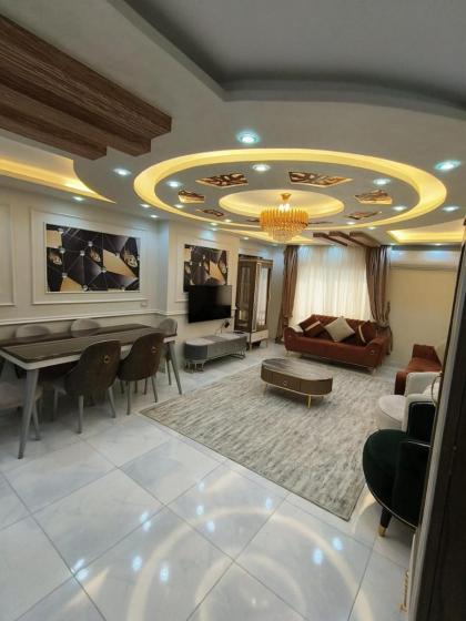 شقة واسعة مريحة بكافة الامكانيات والفرش الحديث في المهندسين قريب من النيل والمتحف وجامعة الدول - image 15