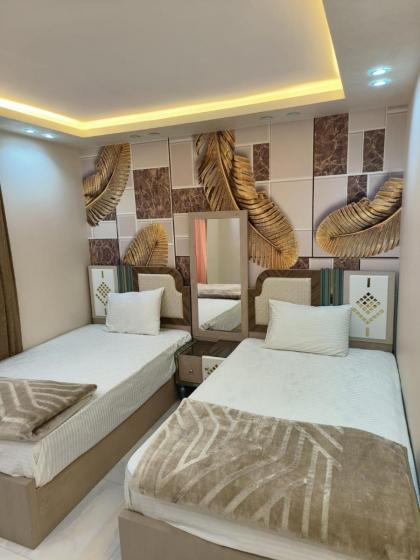 شقة واسعة مريحة بكافة الامكانيات والفرش الحديث في المهندسين قريب من النيل والمتحف وجامعة الدول - image 3