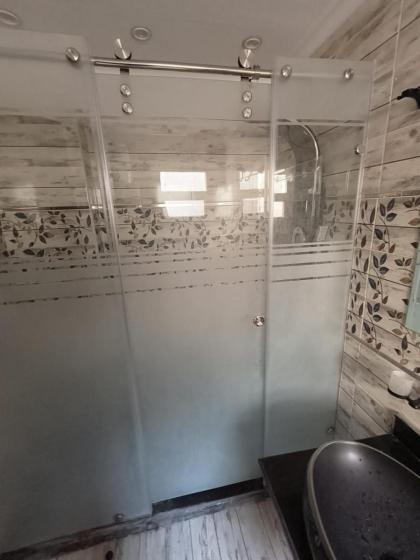 شقة واسعة مريحة بكافة الامكانيات والفرش الحديث في المهندسين قريب من النيل والمتحف وجامعة الدول - image 9