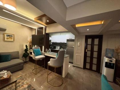 private luxury flat with garden - image 14