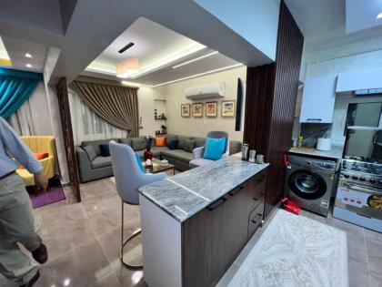 private luxury flat with garden - image 3