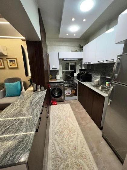 private luxury flat with garden - image 4