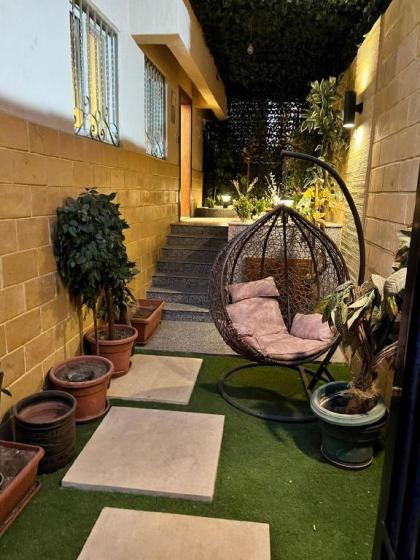 private luxury flat with garden - image 5