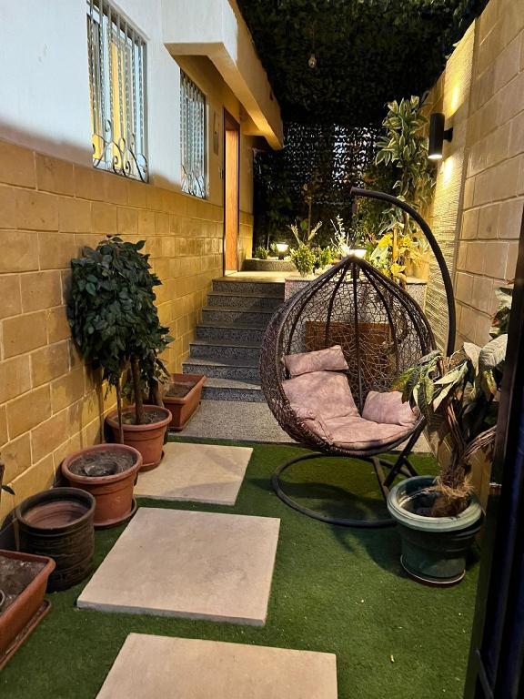 private luxury flat with garden - image 5