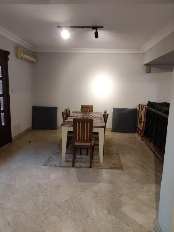 Orange apartment  - image 4