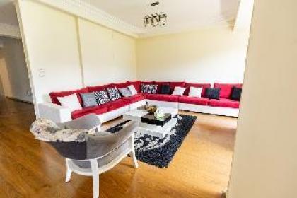 Hibiscus Haven Suite 3BR - image 2