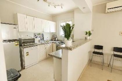 Lily Mint Comfy 3BR W/Sitting room TV Apartment - image 9