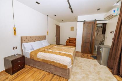 White Pyramids inn - image 21