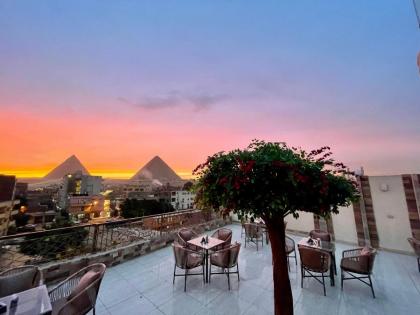 PYRAMIDS HOMELAND INN - image 18