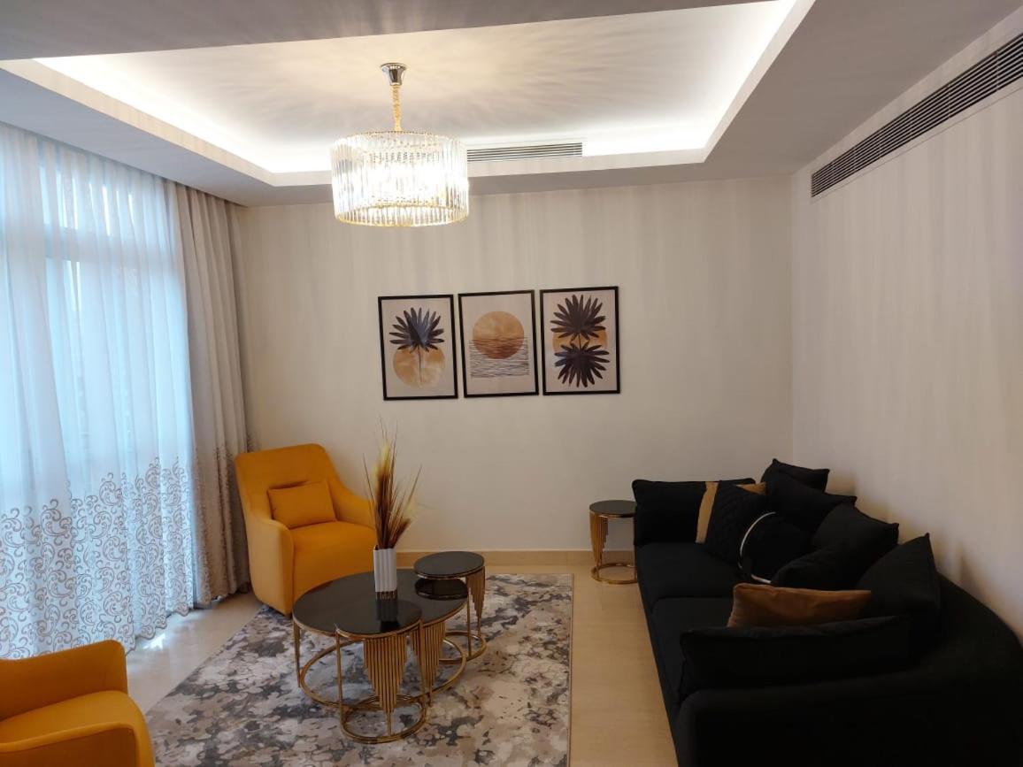 CFC Luxurious 4BR Apartment Remarkable value unbeatable Location - main image