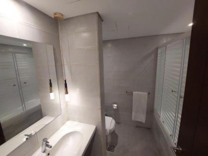 CFC Luxurious 4BR Apartment Remarkable value unbeatable Location - image 14