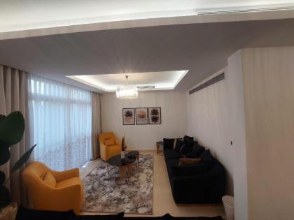 CFC Luxurious 4BR Apartment Remarkable value unbeatable Location - image 17
