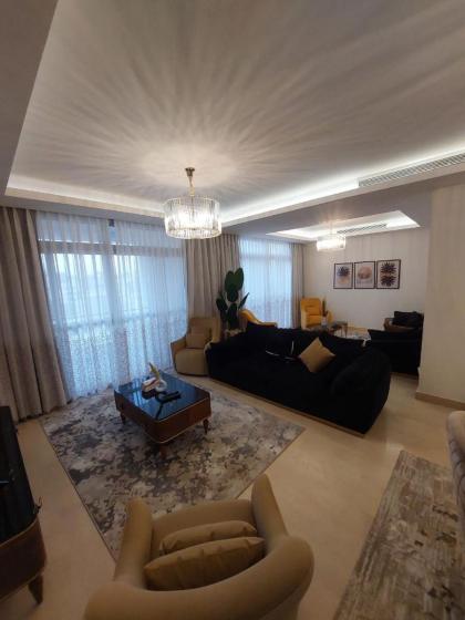 CFC Luxurious 4BR Apartment Remarkable value unbeatable Location - image 22