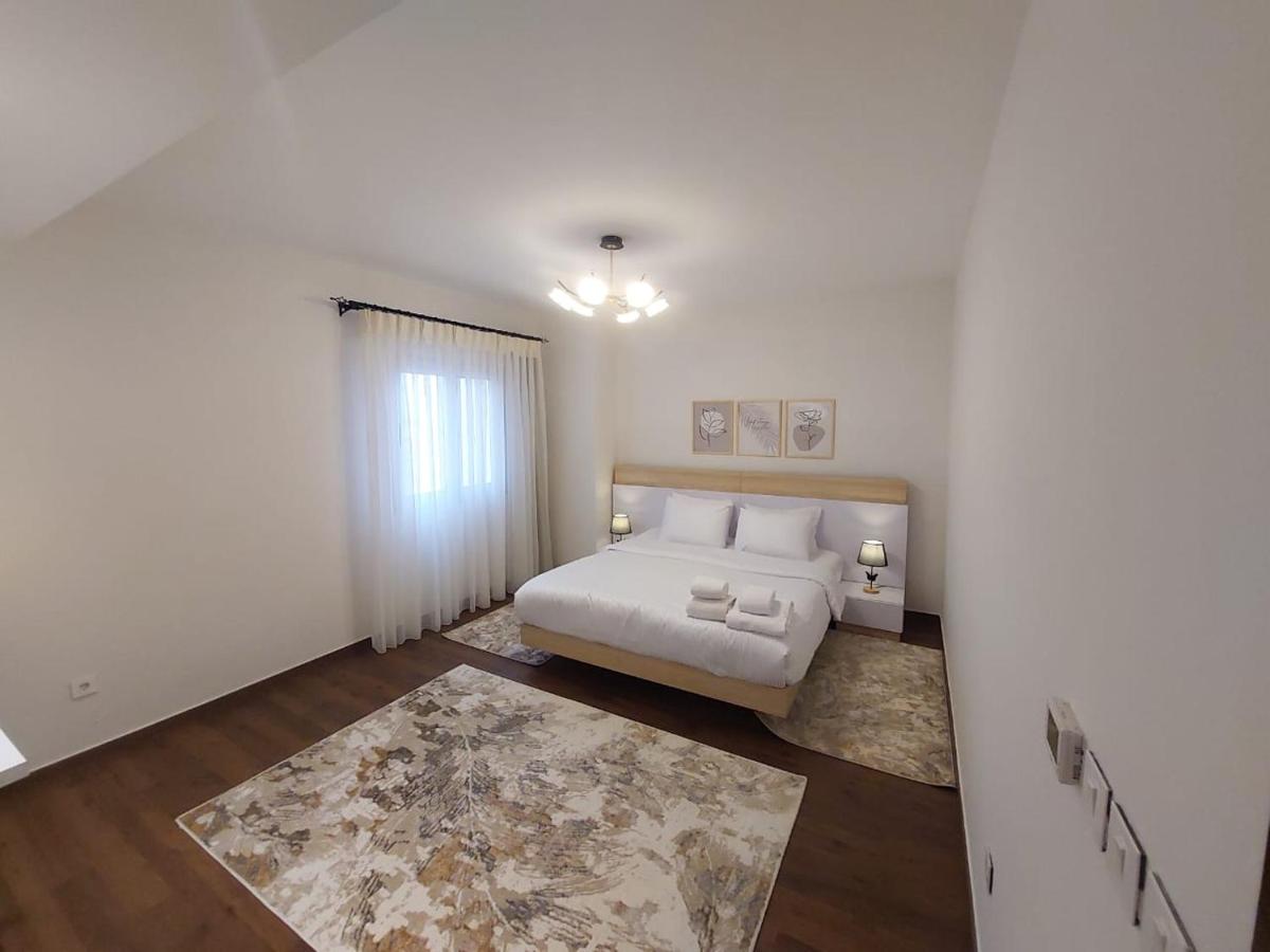 CFC Luxurious 4BR Apartment Remarkable value unbeatable Location - image 4